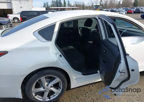 2015 Nissan Altima 2.5 Sv z USA, uszkodzony, nr VIN 1N4AL3AP3FC140243
